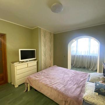 Продам трьохкімнатну квартиру.