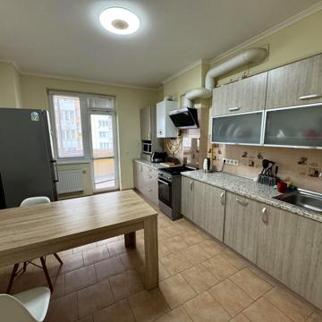 Червоної Калини просп., 72 а