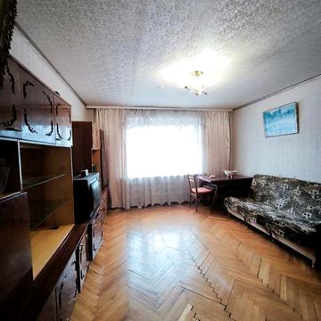 Центр . Двухкімнатна в цегляному будинку.
