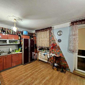 Продаж 4 кімн. квартири в цегляному будинку