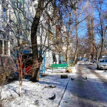 Продам 4- х кімнатну квартиру  на Яновського