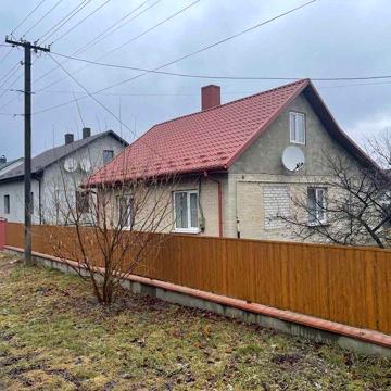 Продаж будинку на затишній вулиці.