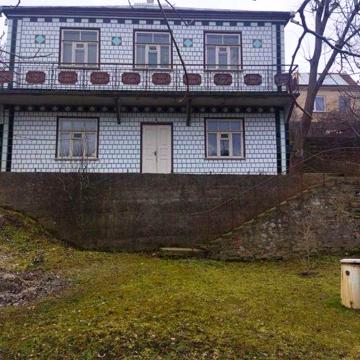 Продажться двохповерховий будинок