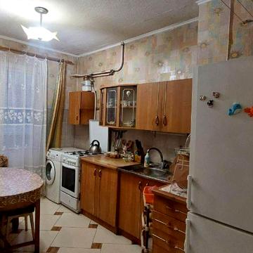 Академіка Корольова вул., 112