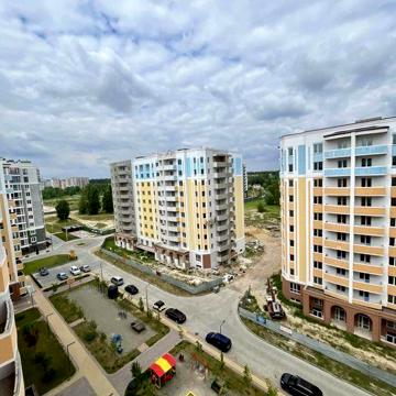 Продаж трехкімнатної  квартири 90м2 с частковим ремонтом  в м. Буча!