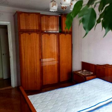 Довгострокова оренда 1к Квартира Широка вулиця