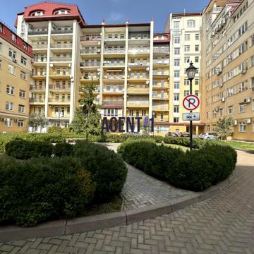Валерія Лобановського вул., 21