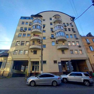 Продам 3к Клубний будинок в Центрі біля Метро Університет