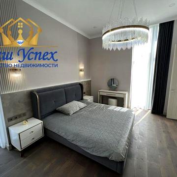 Продаж сучасного нового будинку в містечку з озерами.