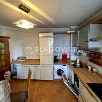 Продаж 3-к з ремонтом,Шевченківський р-н,метро 15 хв,вул.Загорівська