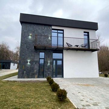 Сучасний будинок в американському стилі з ділянкою. VRV ID: 36535