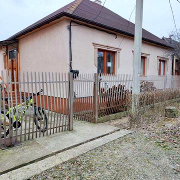 ПРОДАЄТЬСЯ будинок в м.Берегове