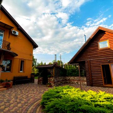 Героїв Миколаєва вул., 13