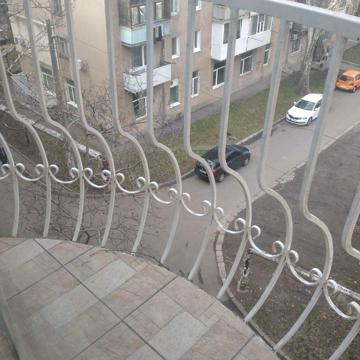 Героїв Крут вул. (Валентини Терешкової), 2