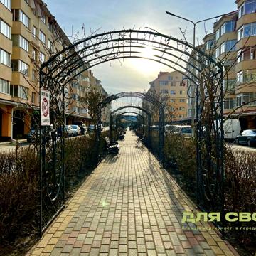 Бишівська, 22