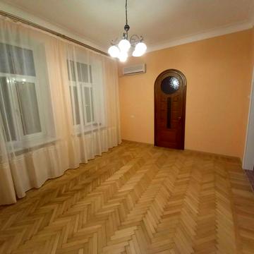 3-кімнатну квартиру на вул. Канатний