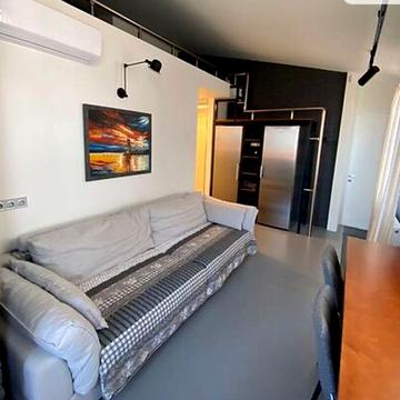 Квартира з видом на морский порт і маяк