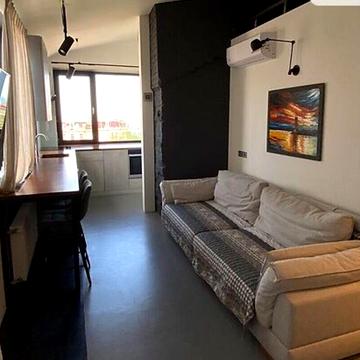 Квартира з видом на морский порт і маяк