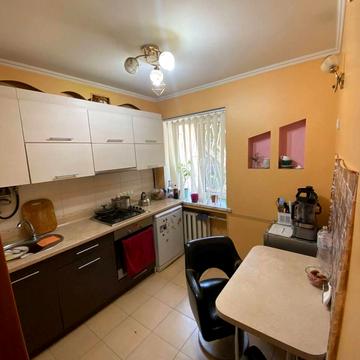 2 кімнатна квартира на Романа Кармена