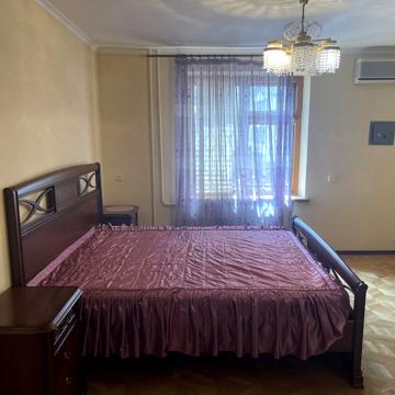 4-кімнатна квартира на вул. Базарна