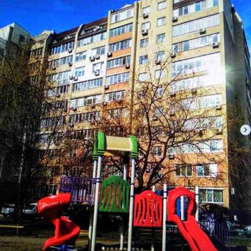 Двохрівнева квартира з каміном в Ботанічному провулку