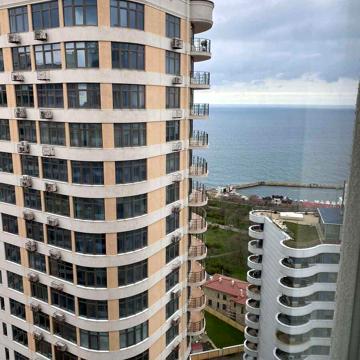 1 кімнатна квартира в Приморському районі, з видом моря.