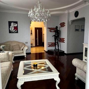 Дворівнева чотирьохкімнатна квартира в ЖК Підкова