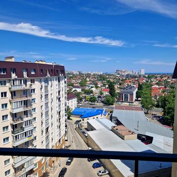 Однокімнатна квартира в зданому будинку з видом на море