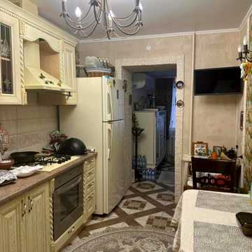 Простора квартира з ремонтом на першому поверсі в цегляному будинку біля центру, Слобідка
