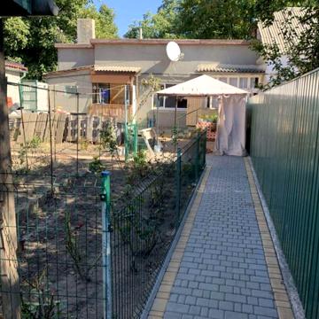 Будинок на Костанді, 3.2 сотки землі