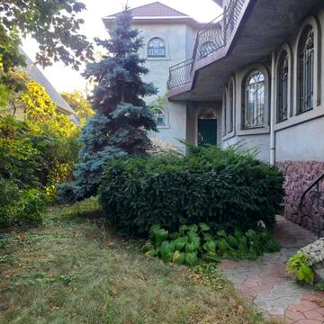 Великий будинок в закритому кооперативі