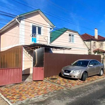 Сучасний будинок на Олександра Невського.