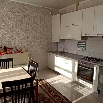 Двоповерховий котедж з ремонтом в районі другій застави