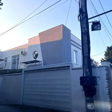 Будинок на вул. Костанді, 8 соток землі