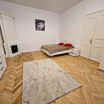 Джерельна вул., 24