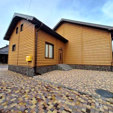 Продам 3 будинки на ділянці  10 соток