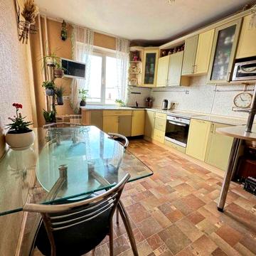 Продам 2-кімн. квартиру 74кв.м по вул. Милославська, 45