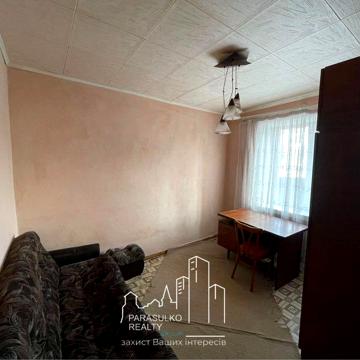 Продам простору 3-х кімнатну квартиру