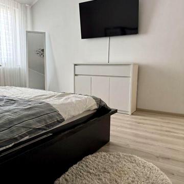 Довгострокова оренда 4к Квартира вул. Ужгородська