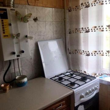 Продаётся 1 ком квартира Правый берег