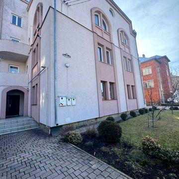 3 кім квартира в будинку клубного типу
