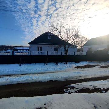 Продається добротний будинок по провулку Лісний.
