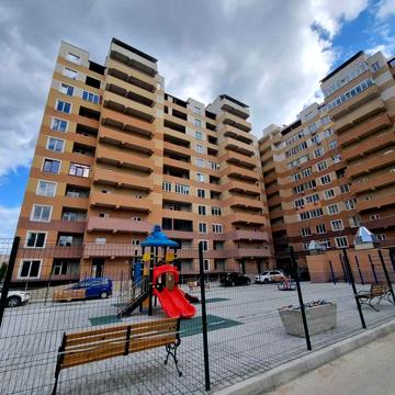 Продам квартиру возле парка Победы. 181 м.