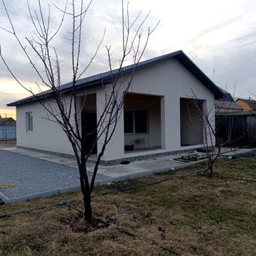 Продається будинок в селі Іванків з великим садом