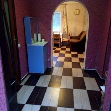Приватний будинок з гаражем і земельною ділянкою