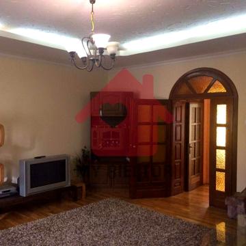 Продаж трикімнатної квартири по вул.Благоєва.