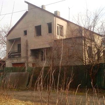 Дом-квартира в Києві на приватній ділянці з своїм виходом на річку