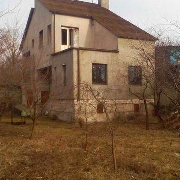 Дом-квартира в Києві на приватній ділянці з своїм виходом на річку
