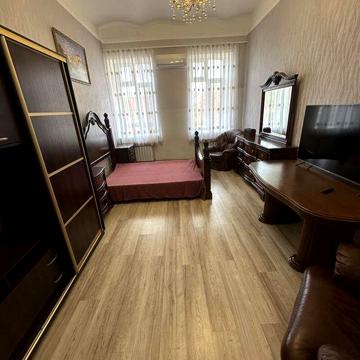 2 кімнатна квартира з ремонтом, меблями, гаражем