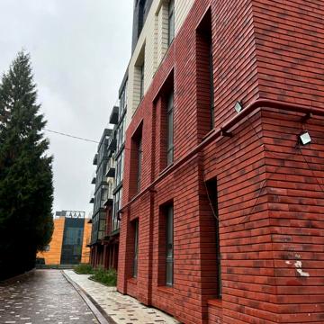 Генерала Тараса Чупринки вул. (), 130